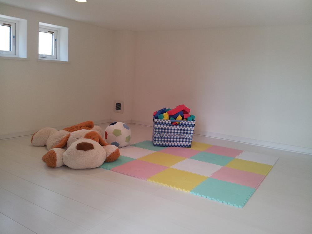 Other introspection. Indoor (July 2012) shooting