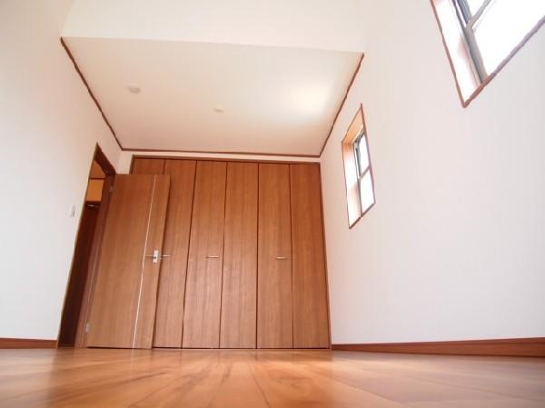 Non-living room. 2nd floor 7.5 tatami mats of Western-style. It is housed rich space