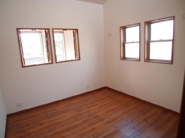 Non-living room. 2nd floor 6.1 tatami mats of Western-style of the start of bright colors light