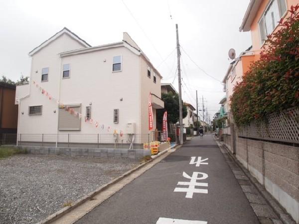 Local appearance photo. Situated in a quiet, residential area. Optimal environment to watch the growth of the child