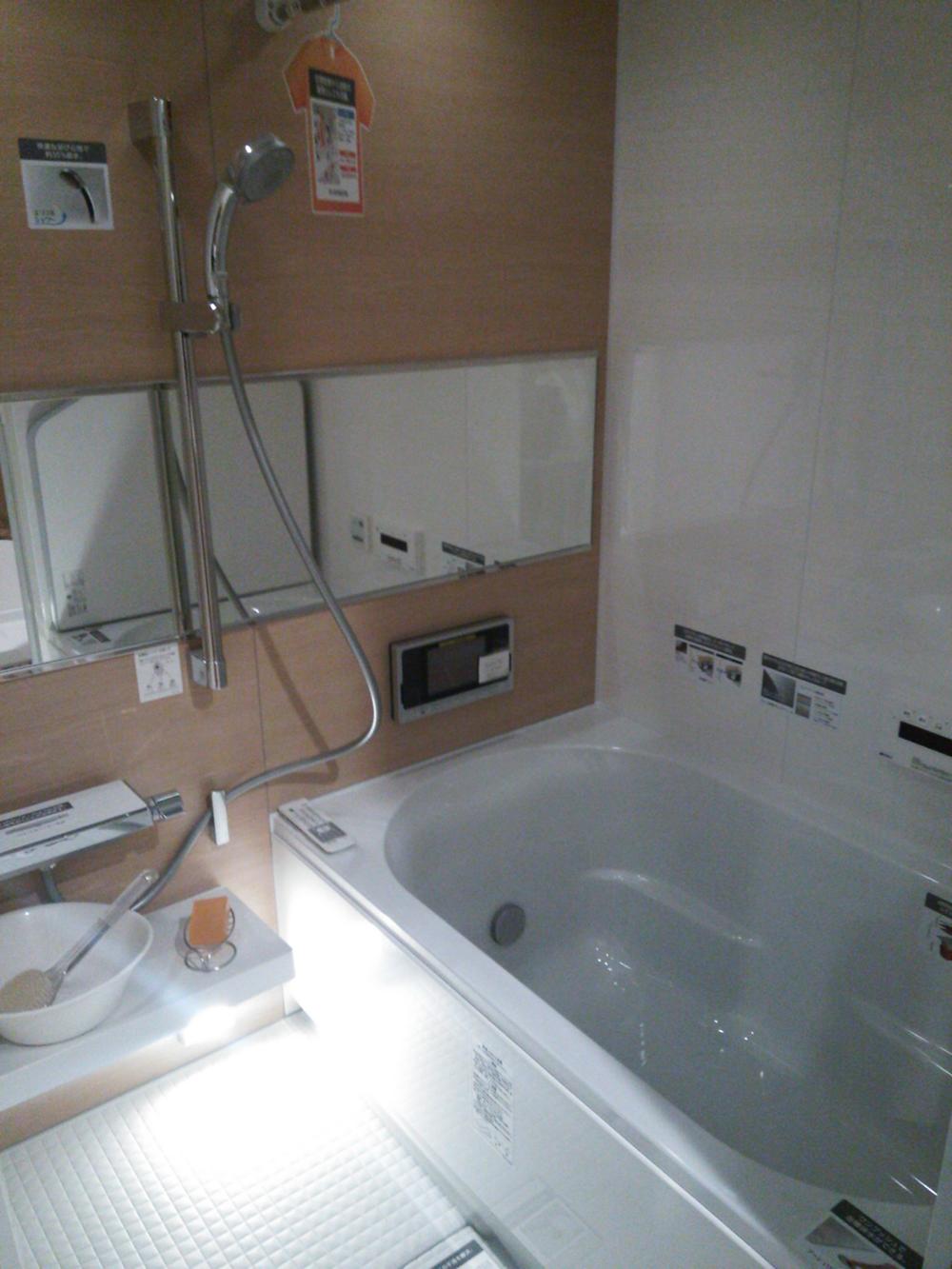 Same specifications photo (bathroom). It is equivalent goods, In the bathroom TV is not installed.