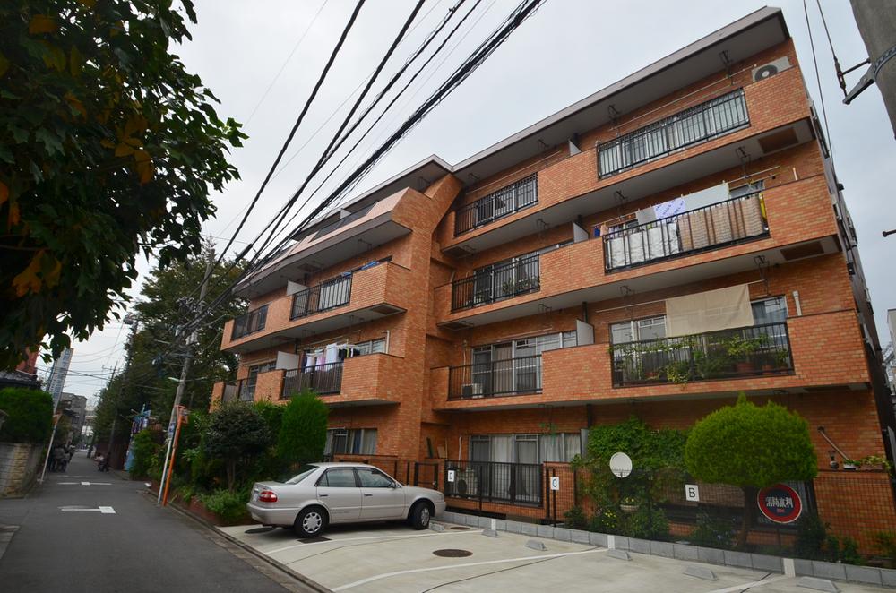 Local appearance photo. Local (11 May 2013) Shooting