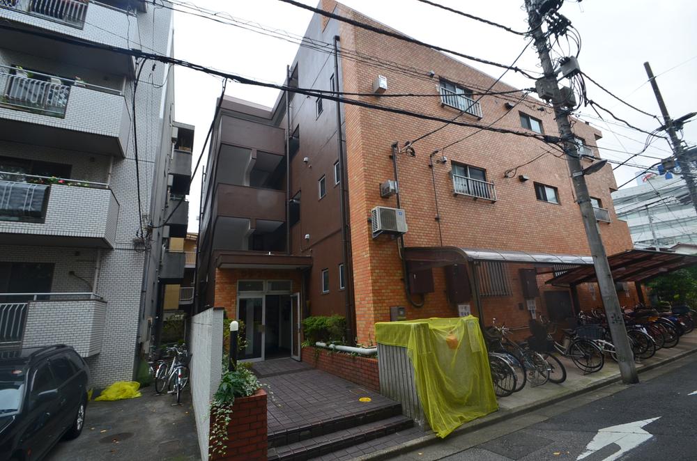 Local appearance photo. Local (11 May 2013) Shooting