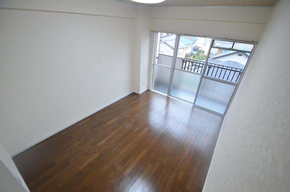 Non-living room. Indoor (11 May 2013) Shooting