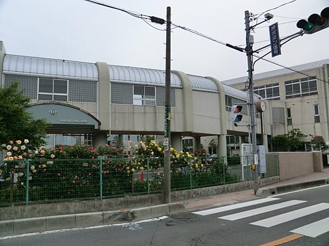 Junior high school. 240m until the Saitama Municipal Yono Minami Junior High School