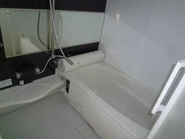 Bathroom. 2013, May 17, 2006 shooting