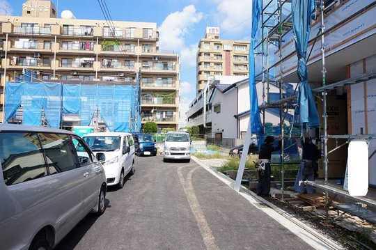 Local photos, including front road. Frontal road