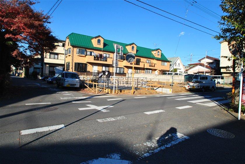 Local photos, including front road. Local (12 May 2013) Shooting