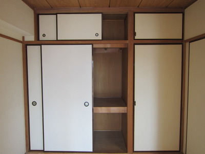 Other Equipment. It comes with upper closet! You can store plenty! 