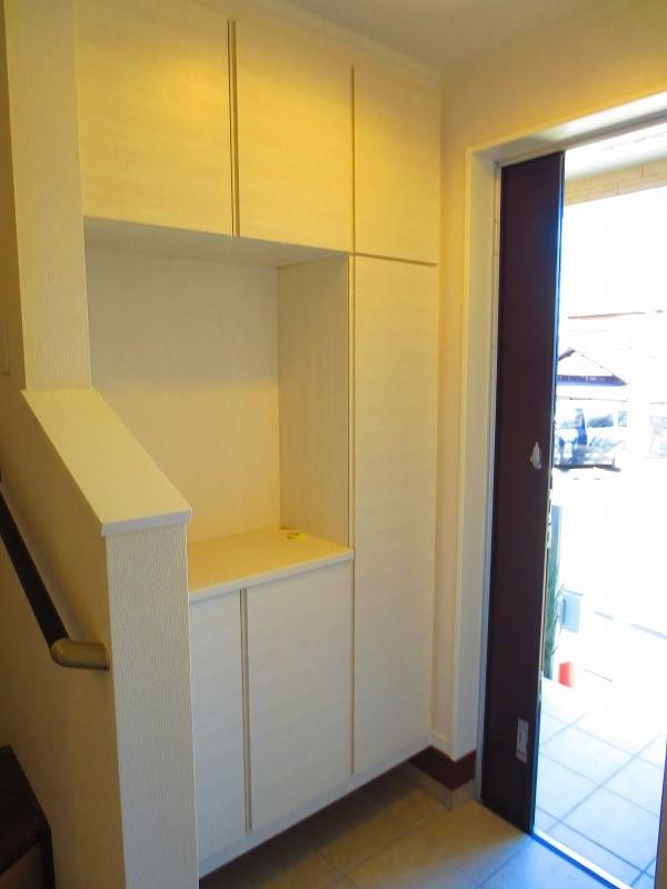 Entrance. Local (12 May 2013) Shooting