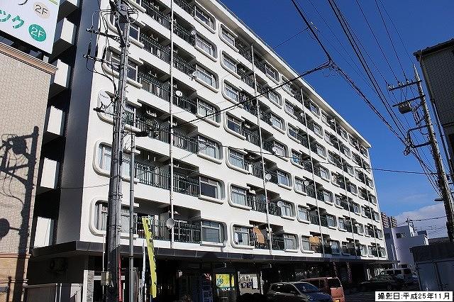 Local appearance photo. Local (11 May 2013) Shooting