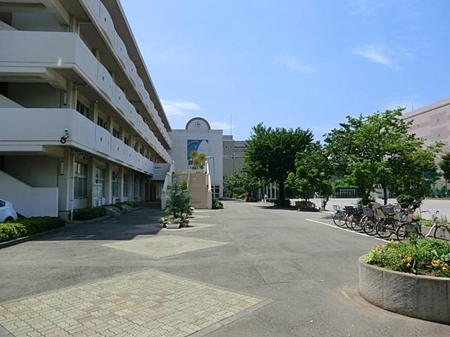 Primary school. 721m until the Saitama Municipal Tokiwa North Elementary School
