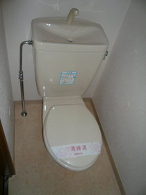 Toilet. bus ・ It is another toilet