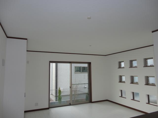 Living. 9 Building December 17 Shooting