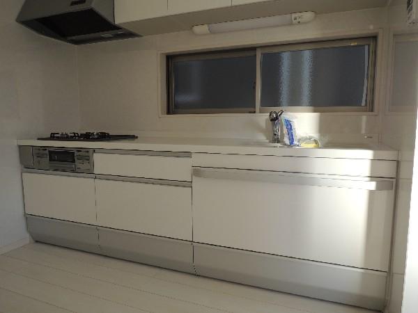 Kitchen. Is wonderful chic shades of sunlight shine in the bright kitchen luxury.