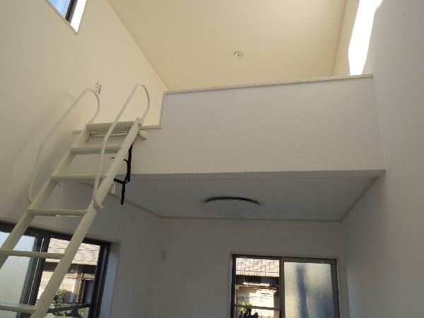 Non-living room. Loft is attached to each room 2F