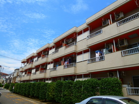 Building appearance. Balcony is facing south. 