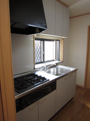 Kitchen. You can also be ventilation with windows! System kitchen! 