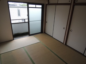 Living and room. Japanese-style room is 6 quires. 