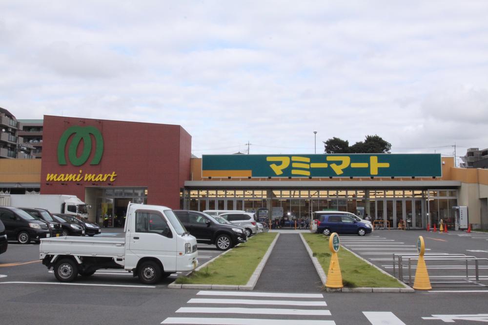 Supermarket. Mamimato Nishibori to the store 1011m business 10:00 ~ 22:00 Parking is also happy to be widely Parking