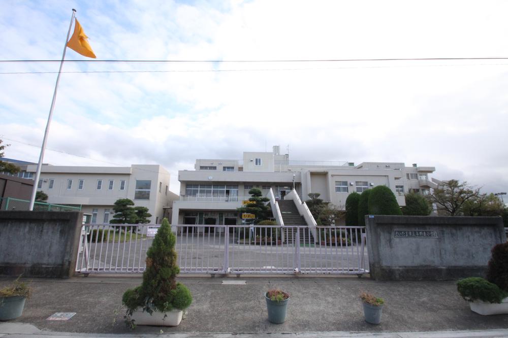 Primary school. Shining 799m "smile until the Saitama Municipal Yono Minami Elementary School We are working a fun school "to the slogan