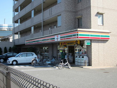 Convenience store. Seven-Eleven (convenience store) to 400m