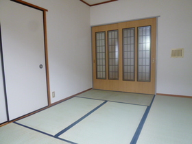 Living and room. Japanese-style room is 6 quires.