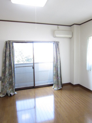 Living and room. 7 tatami flooring of Western-style!