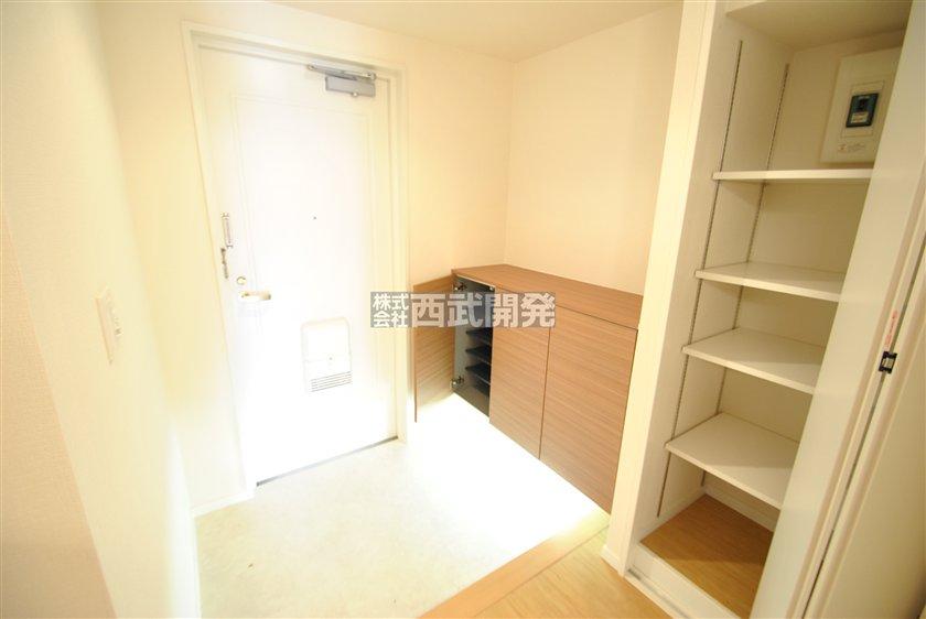 Entrance. Local (11 May 2013) Shooting