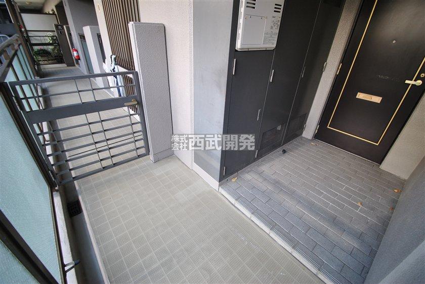 Other. Entrance porch