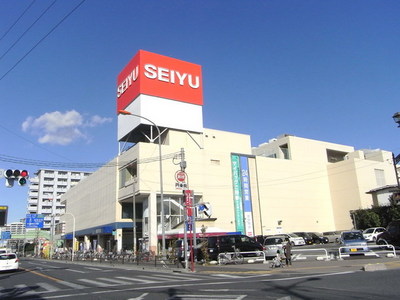 Supermarket. Seiyu to (super) 2400m