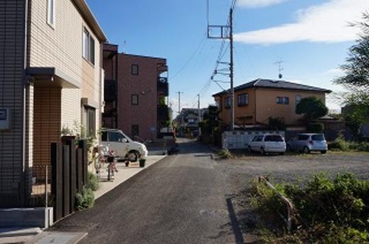 Local photos, including front road. Frontal road