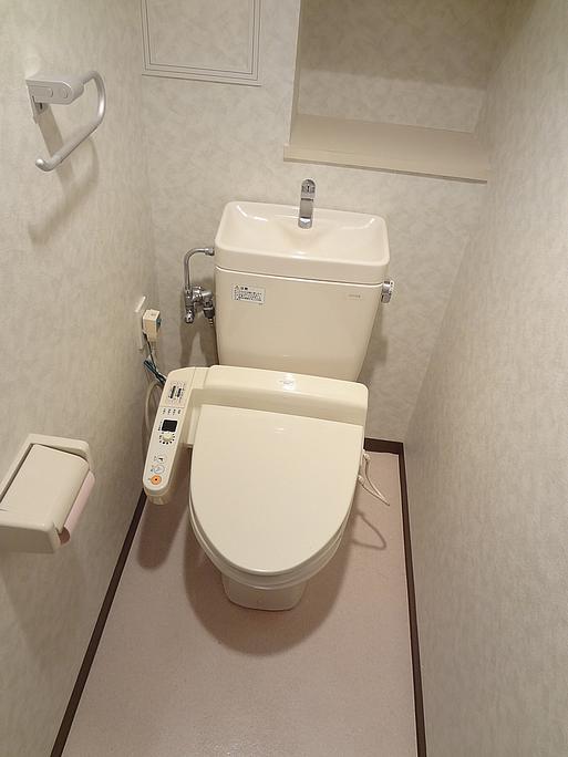 Toilet. Toilets are equipped with washlet. 