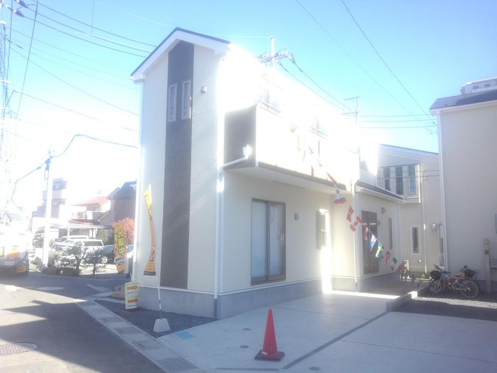 Local appearance photo. Local (11 May 2013) Shooting