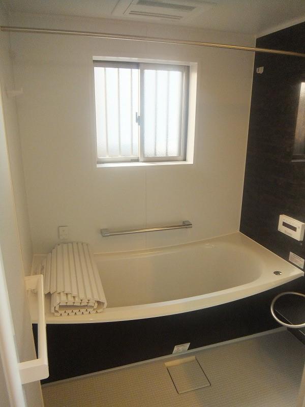 Bathroom. Local (12 May 2013) Shooting