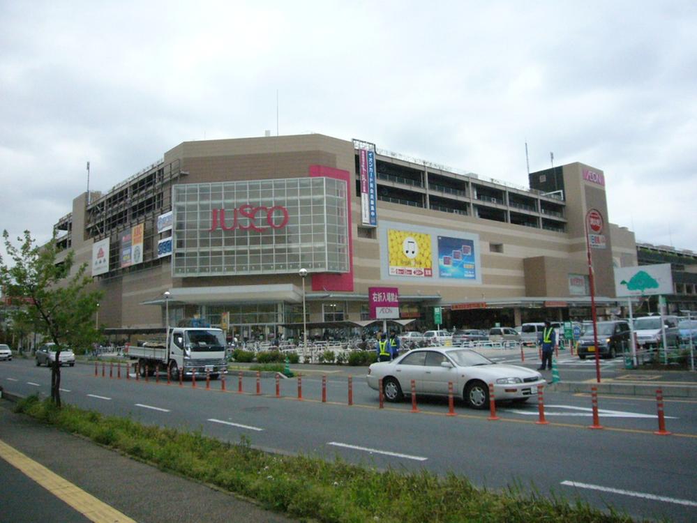 Shopping centre. semantic design 848m until ion Mall Yono shop