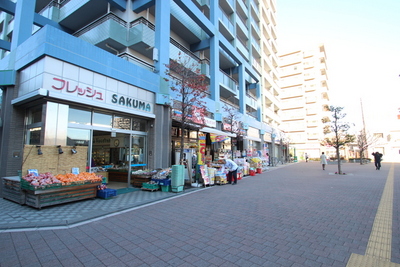 Dorakkusutoa. 250m until cedar pharmacy (drugstore)