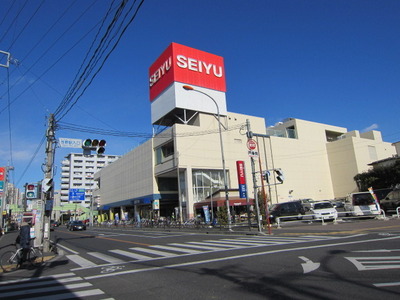 Supermarket. Seiyu 200m to (super)