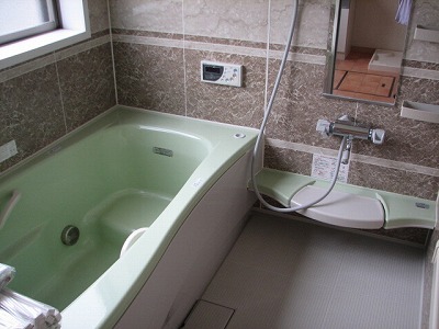 Bath. Clean and spacious bath