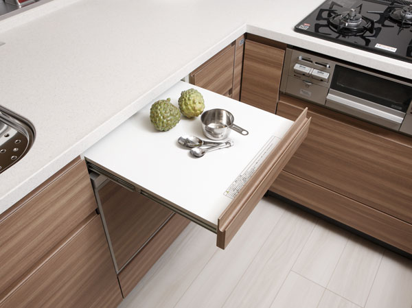 Kitchen.  [LIL counter] Immediately pulled out when needed, Is a convenient drawer type of counter and can be utilized in such as Ready-To-Eat.