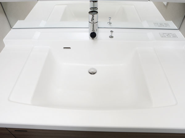 Bathing-wash room.  [Artificial marble bowl integrated counter] Care is easy to integrated counter that devised the shape of the bowl and the counter. Artificial marble will produce a clean and luxury.