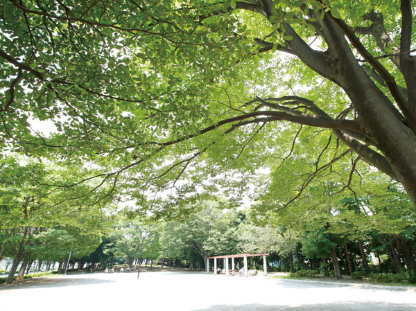 Surrounding environment. Yono Central Park (a 10-minute walk ・ 800m)