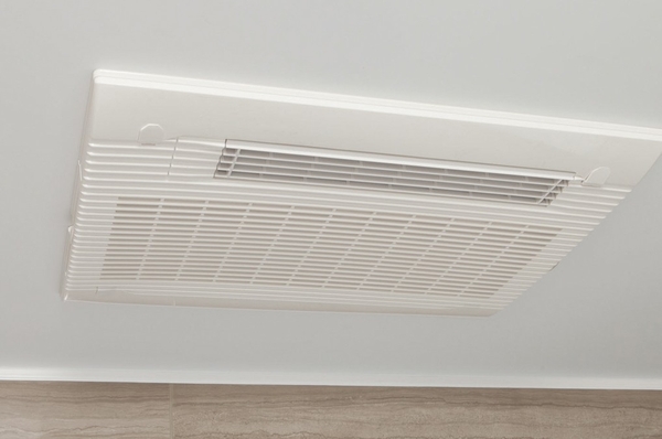 Other. Bathroom ventilation drying heater. Drying ・ heating ・ In addition to the cool breeze function, 24 hours low air flow ventilation function with the bathroom ventilation drying heater. It will also come in handy drying of laundry on a rainy day (the same specification)