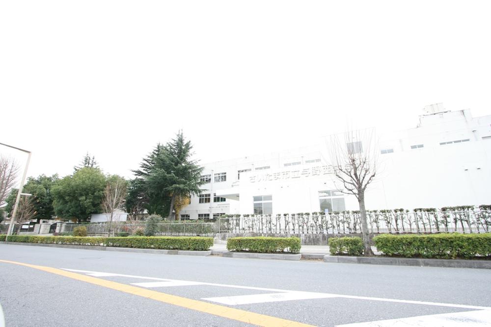 Junior high school. 916m until the Saitama Municipal Yono West Junior High School
