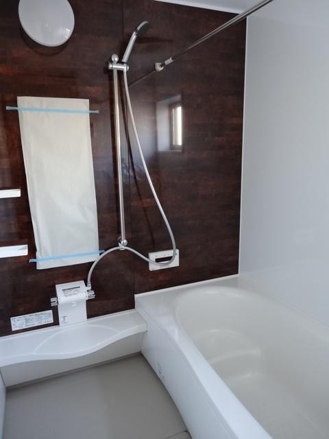 Bathroom. C Building: Indoor (December 2013) Shooting