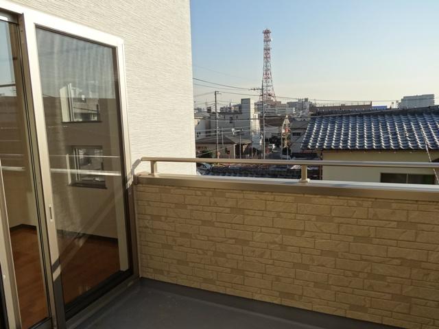 Balcony. C Building: local (December 2013) Shooting