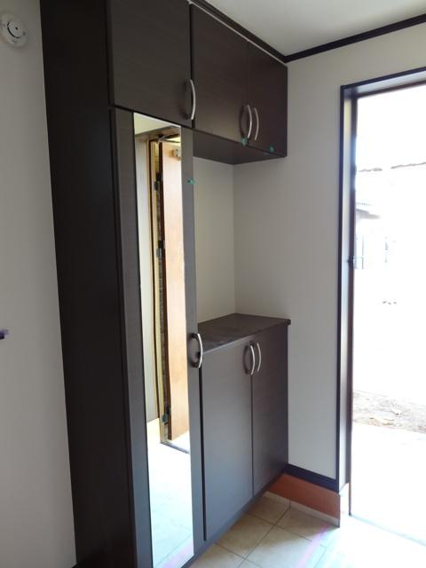 Entrance. C Building: local (December 2013) Shooting