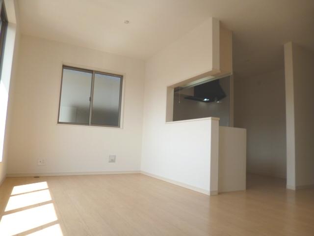 Living. 1 Building: Indoor (August 2013) Shooting