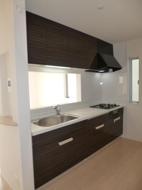 Kitchen. Building 2: Indoor (August 2013) Shooting