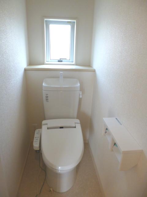 Toilet. Building 2: Indoor (August 2013) Shooting